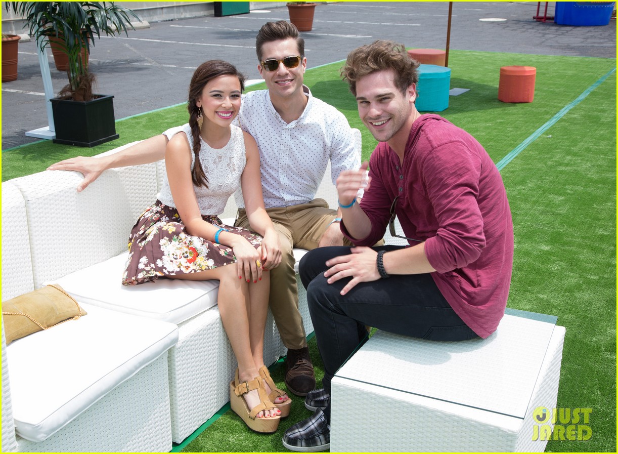 Malese Jow Feet hand xxx