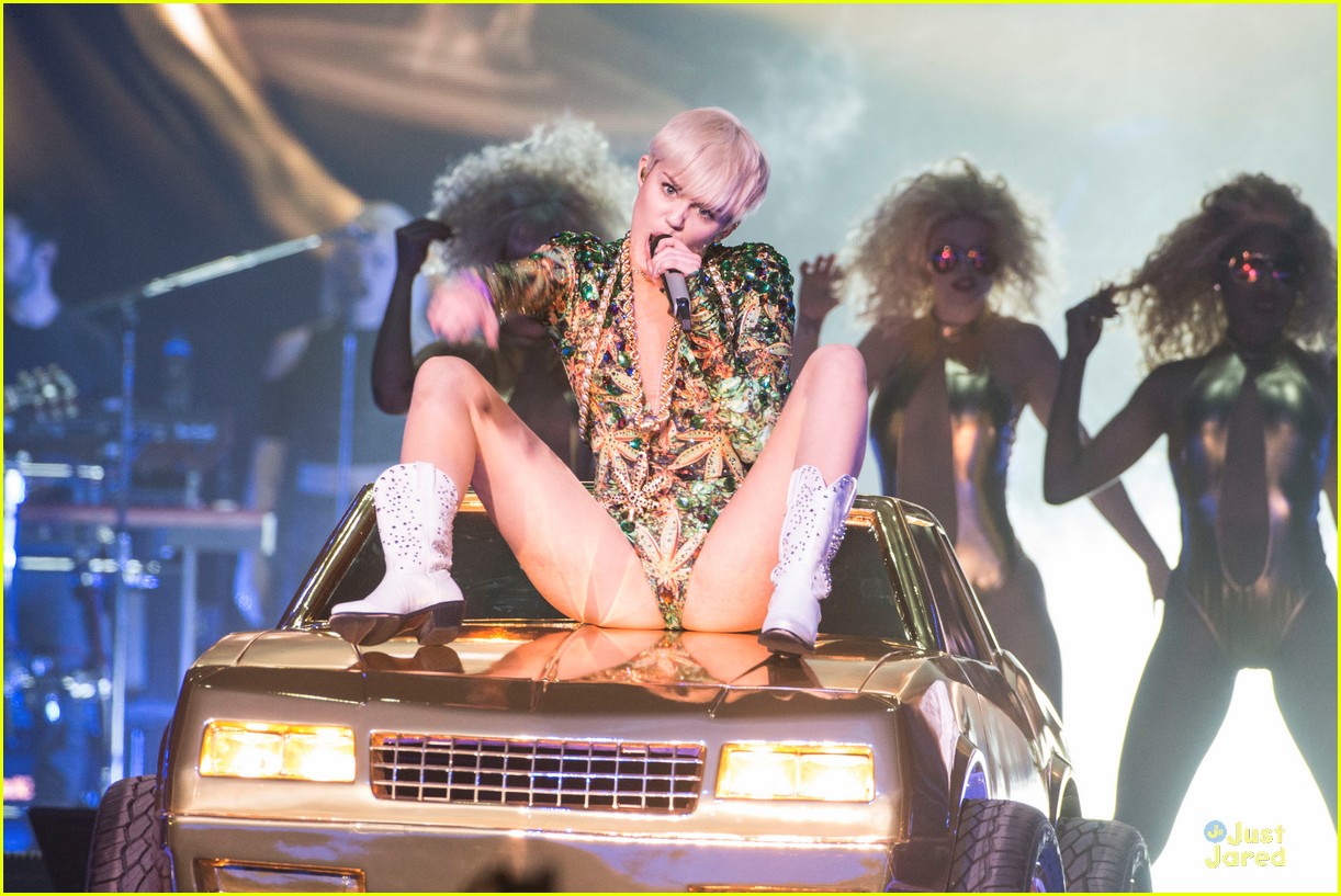 Best of Miley cyrus blowjob on stage