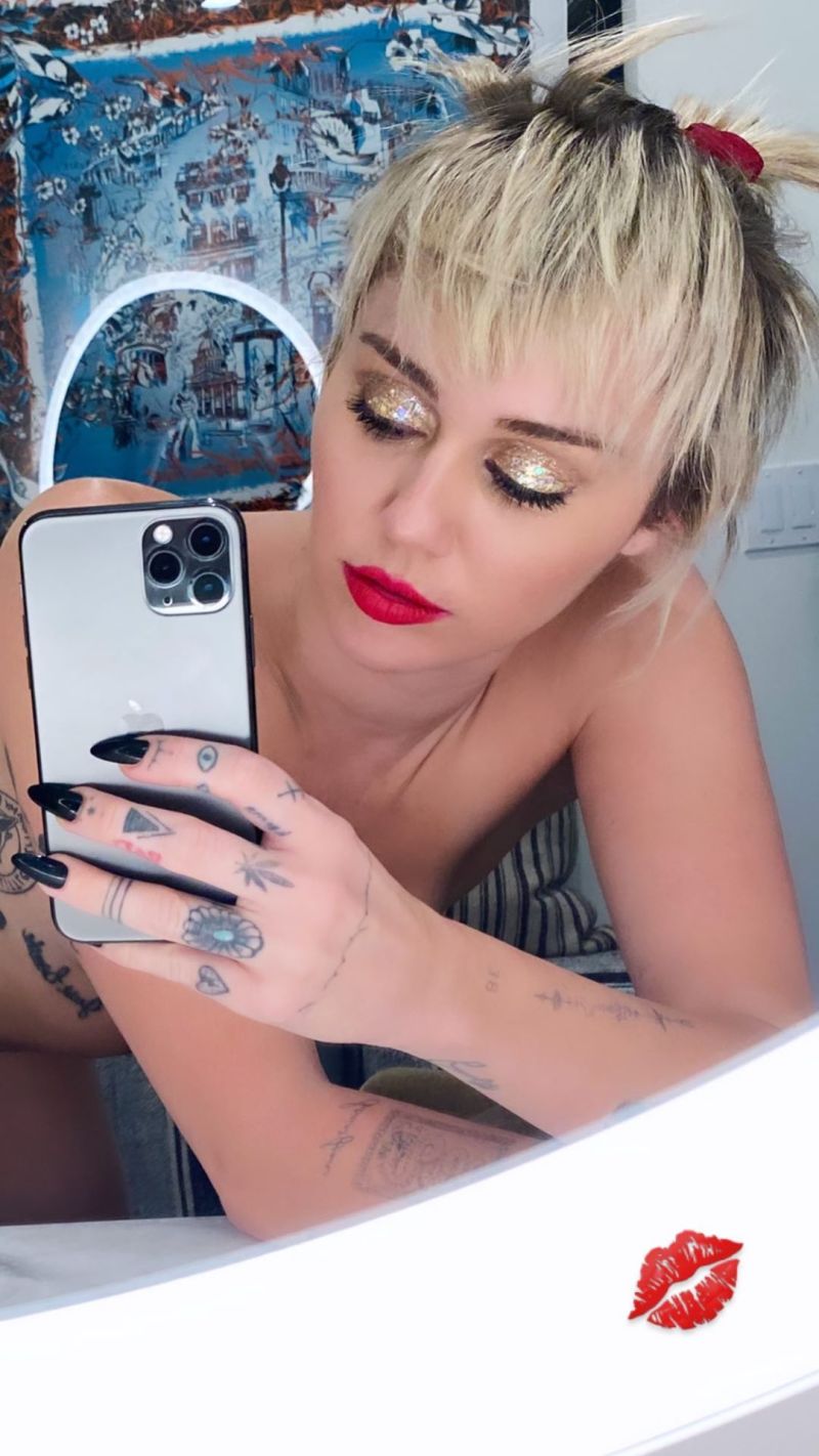 daren daniels recommends Miley Cyrus Nude Selfie