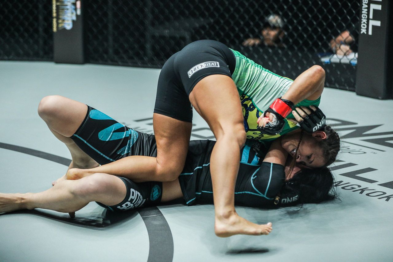 deanna romo recommends Mixed Wrestling Choke Out
