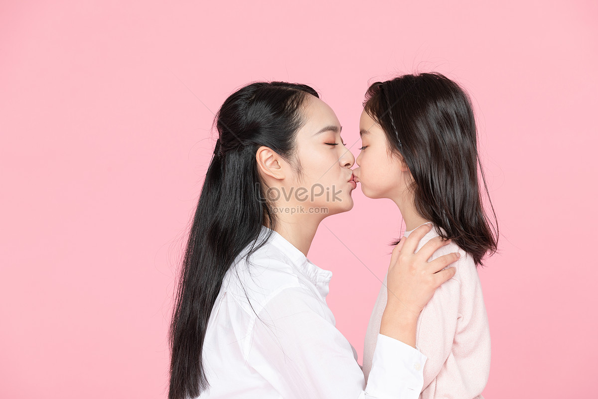 Best of Mom and daughter kissing