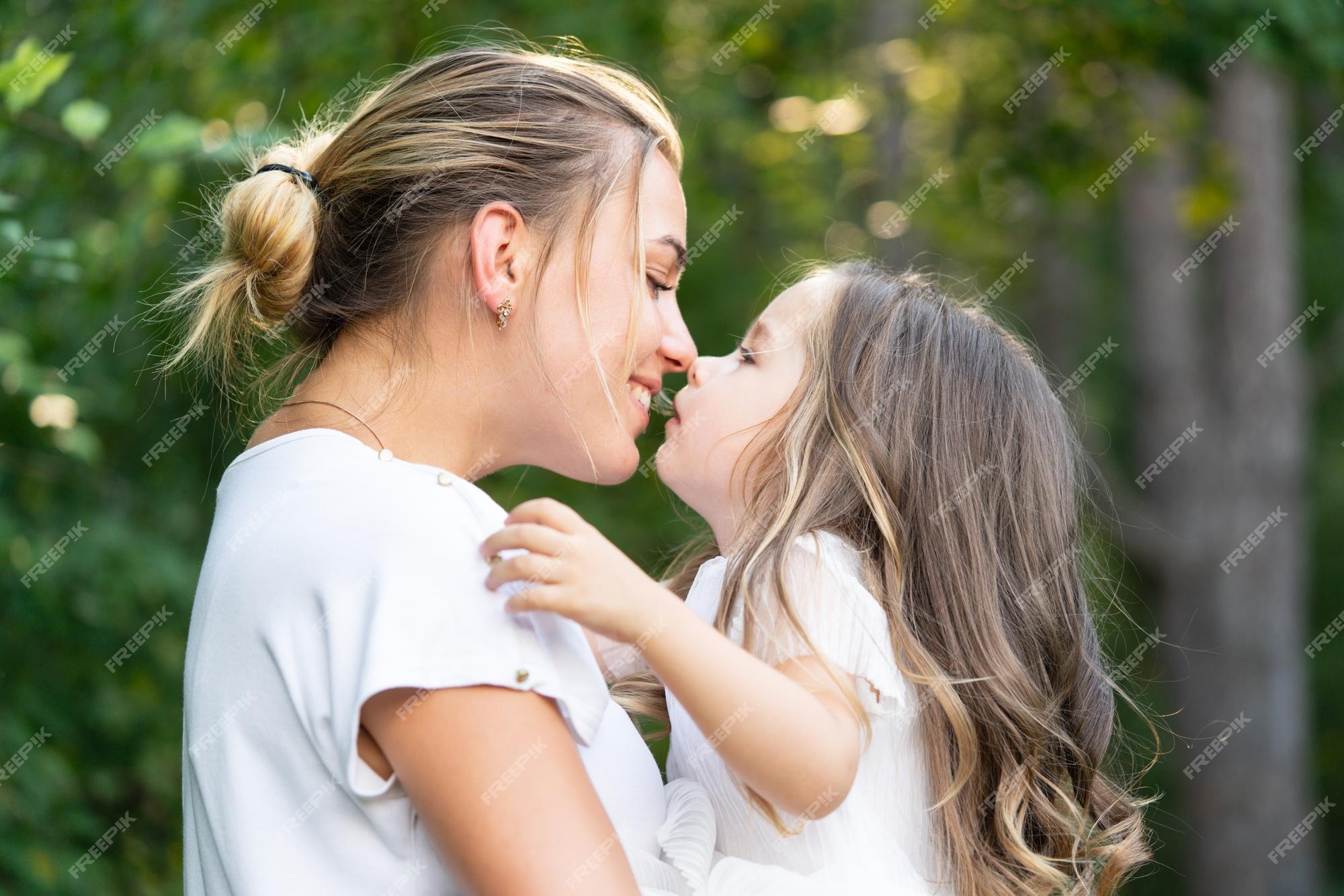 annamalai kumar recommends Moms Kissing Daughters