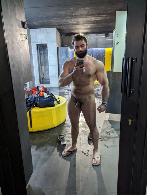 amad oten add photo naked male locker rooms