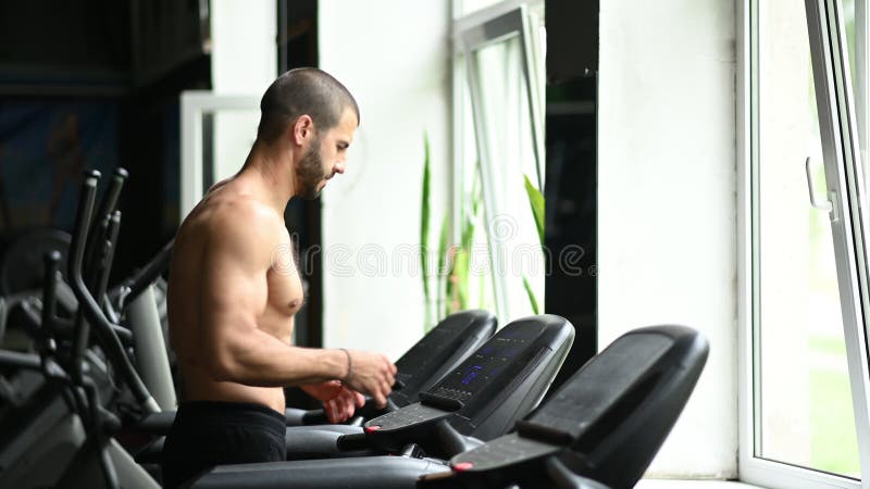 danielle groppi add photo naked on a treadmill