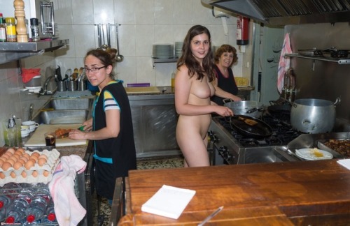 beena munir add nude people at home photo