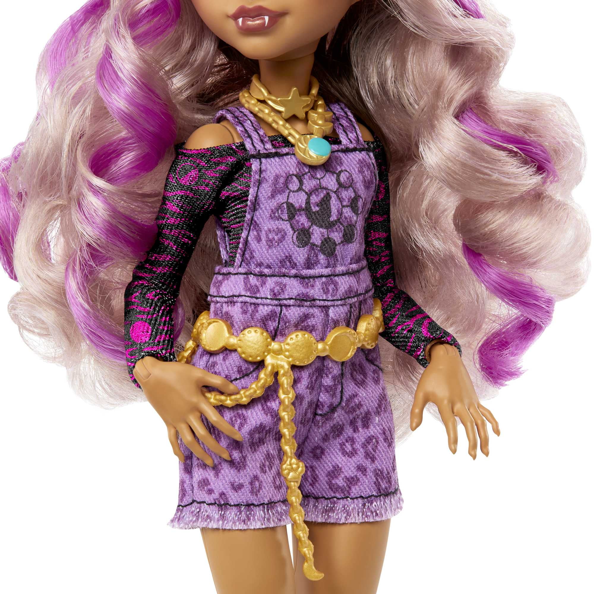 chase baratte share pictures of clawdeen wolf photos