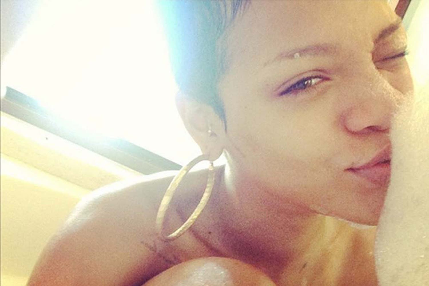 angela stogner recommends Rihanna Naked Selfie