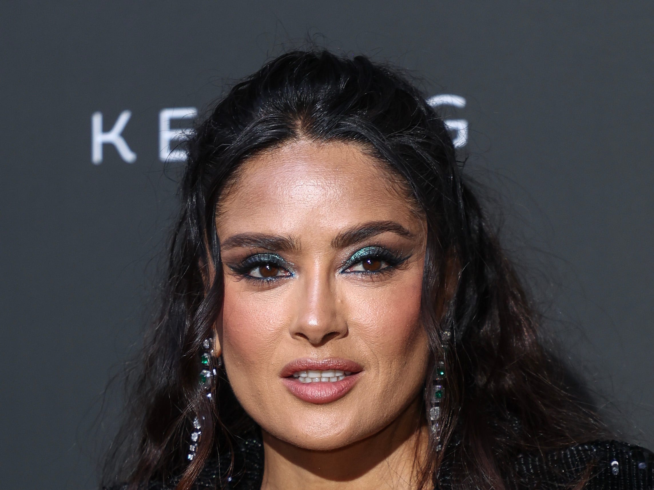 dede yuningsih recommends salma hayek upskirt pic