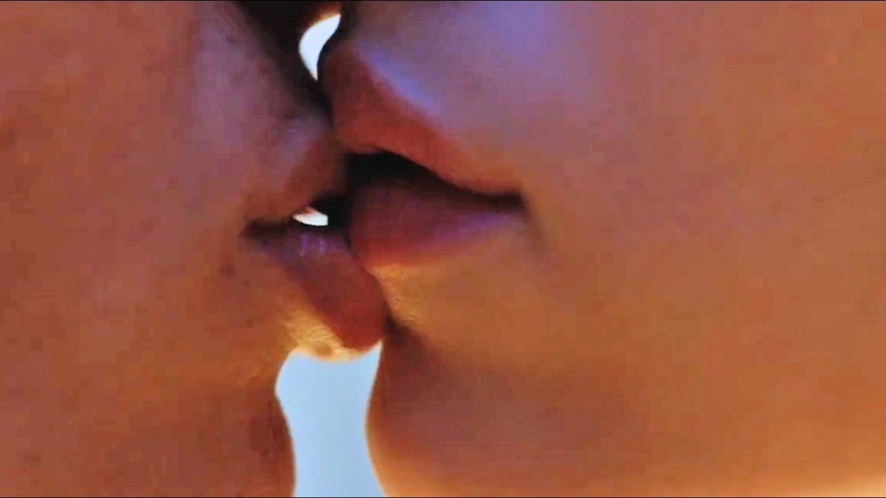 chuck chamberlin add photo scarlett johansson lesbian kiss