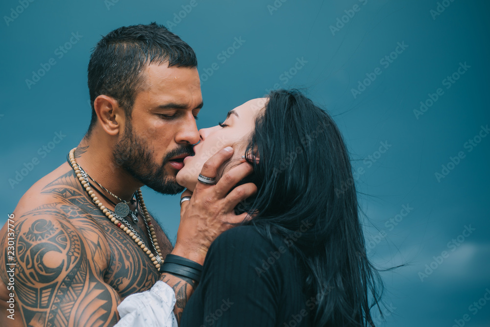 Best of Sexy women kissing men