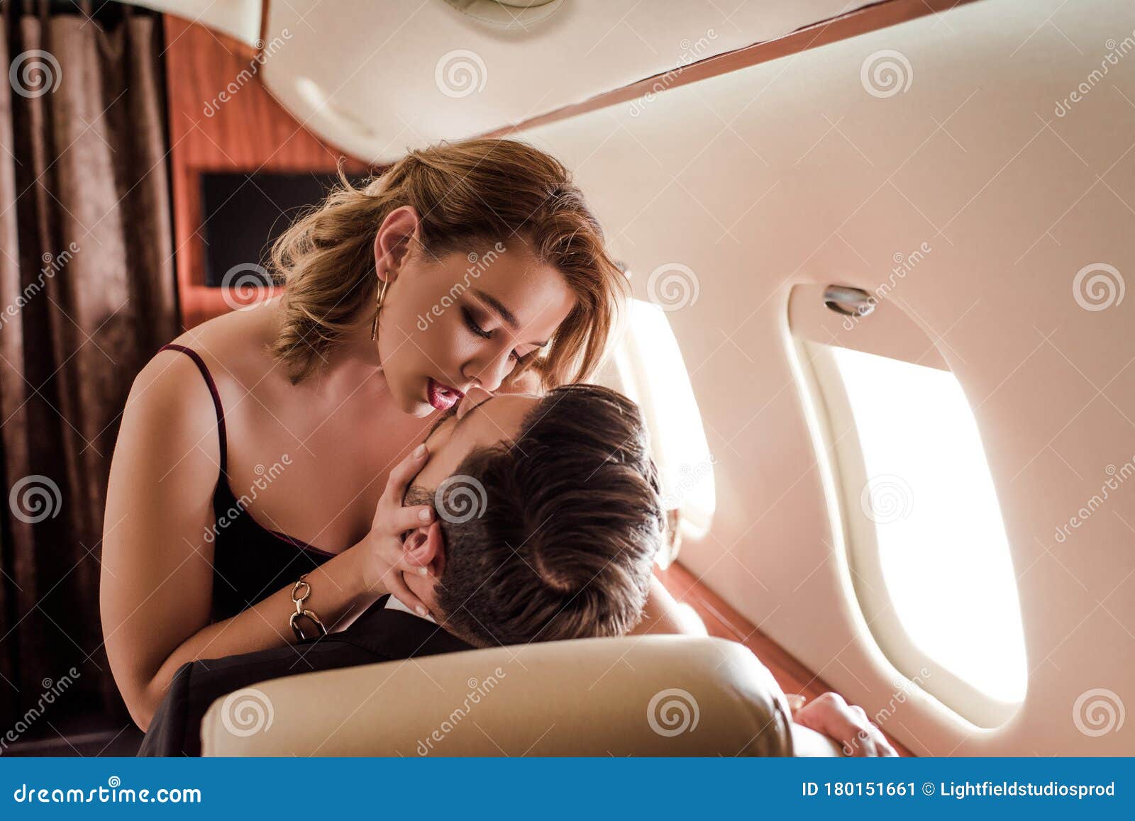 alexus raffington add sexy women kissing men photo
