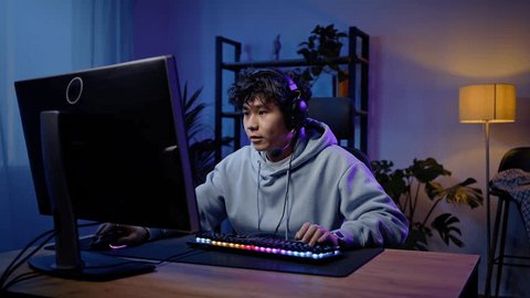 dan kelly recommends the asian guy gamer pic