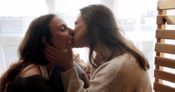 caitlyn price recommends two women kissing video pic