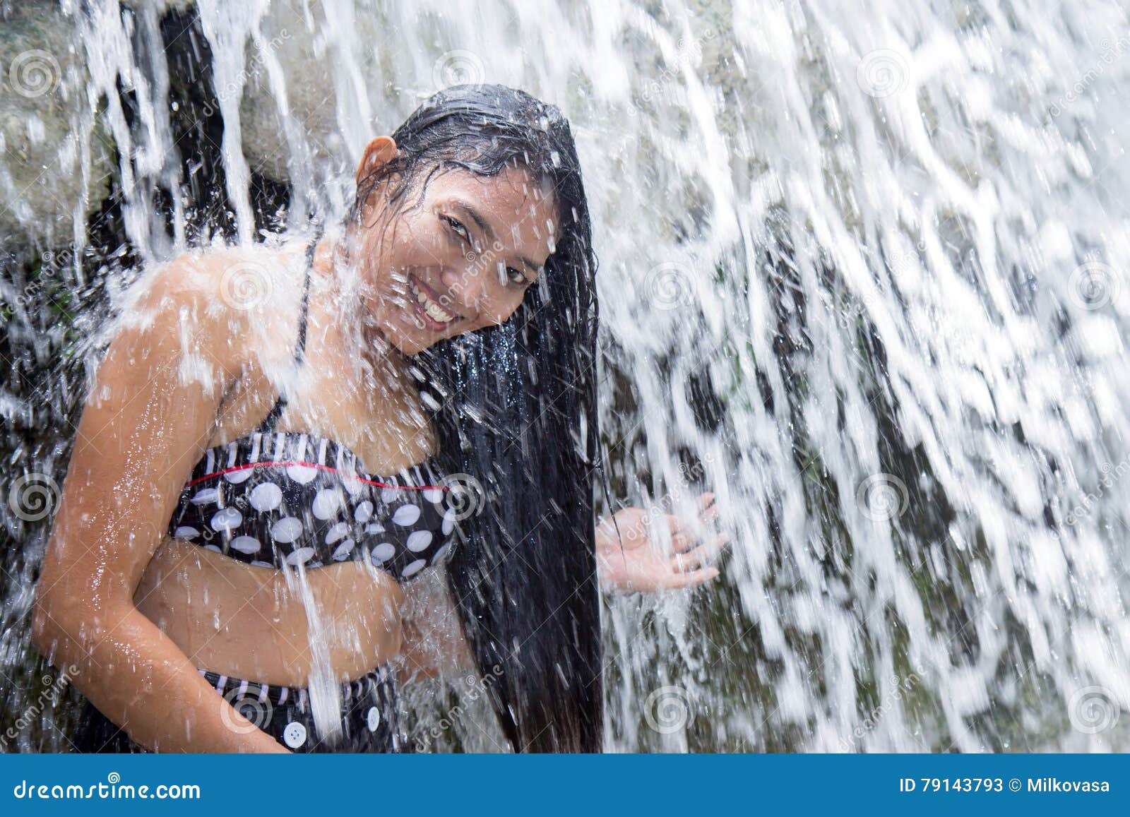 deanna tarpley recommends Women Bathing In Waterfalls